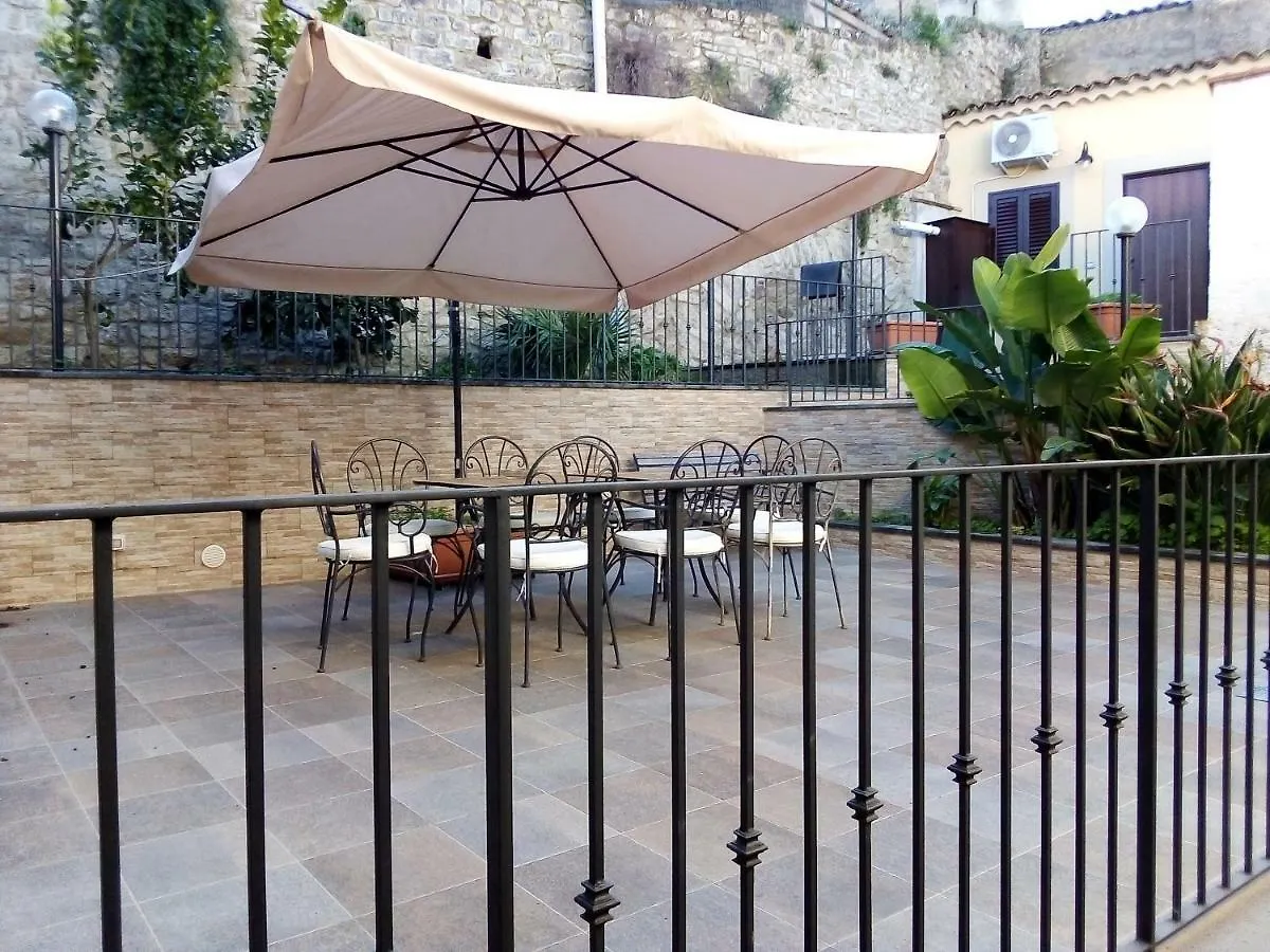 Bed & Breakfast Via Venezia Regalbuto 0*,